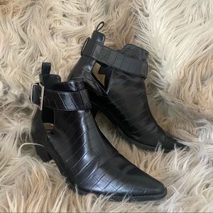 Zara Black Pointed Toe Buckle Ankle Boots!